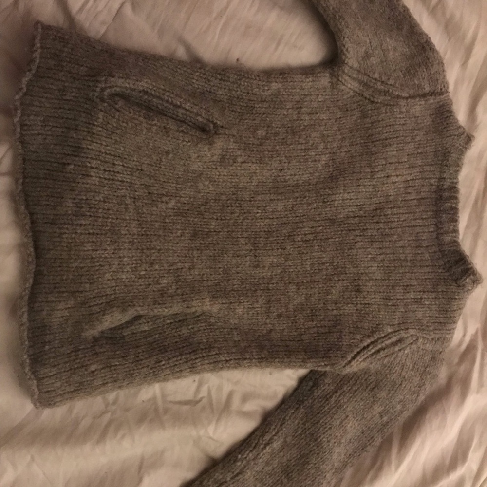 DKNY small sweater